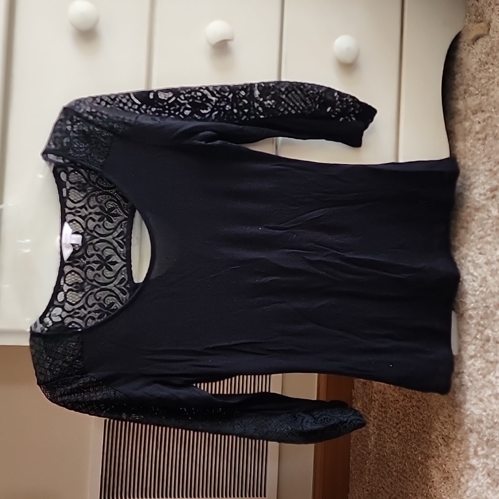 Black top 3/4 in sleeves sz M Candies
